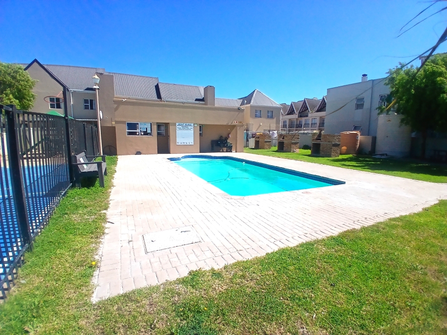 To Let 2 Bedroom Property for Rent in Gordons Bay Central Western Cape